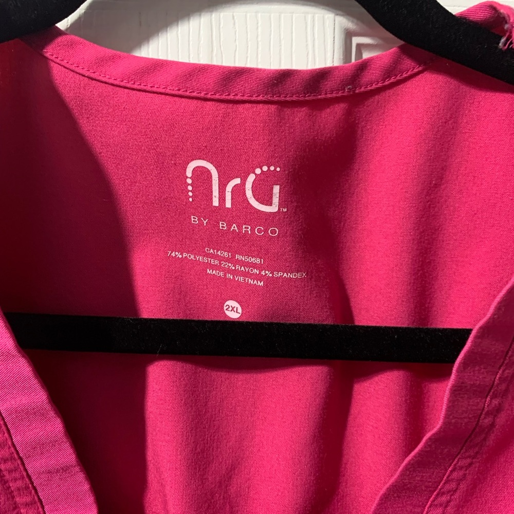 Pink scrub top - Picture 2 of 3